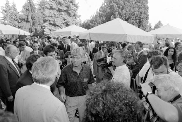 Zagreb: Franjo Tuđman primio je sudionike Druge konvencije Hrvatskog svjetskog kongresa, 2.7.1994.