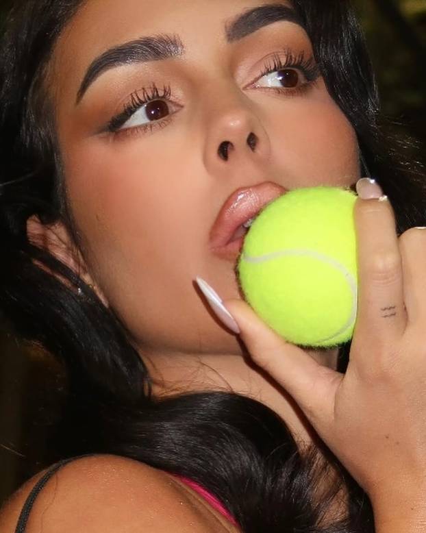 Georgina zaigrala padel u ultra kratkoj haljini. Teren 'planuo', a njezin Ronaldo nigdje na vidiku!