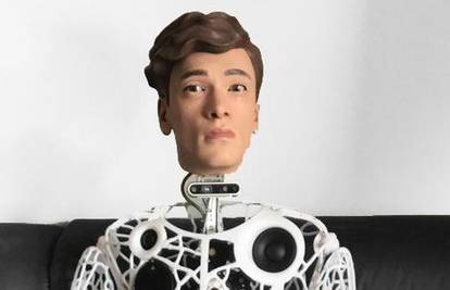 Tko je robot koji je šarmirao Zagrepčane: 'Mora imati kartu za vlak, skeniraju mu stražnjicu'
