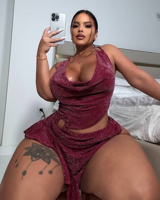 FOTO Bujna Gracie zavapila: Pa sjedala u automobilima trebaju biti veća! Ja se jedva uguram...