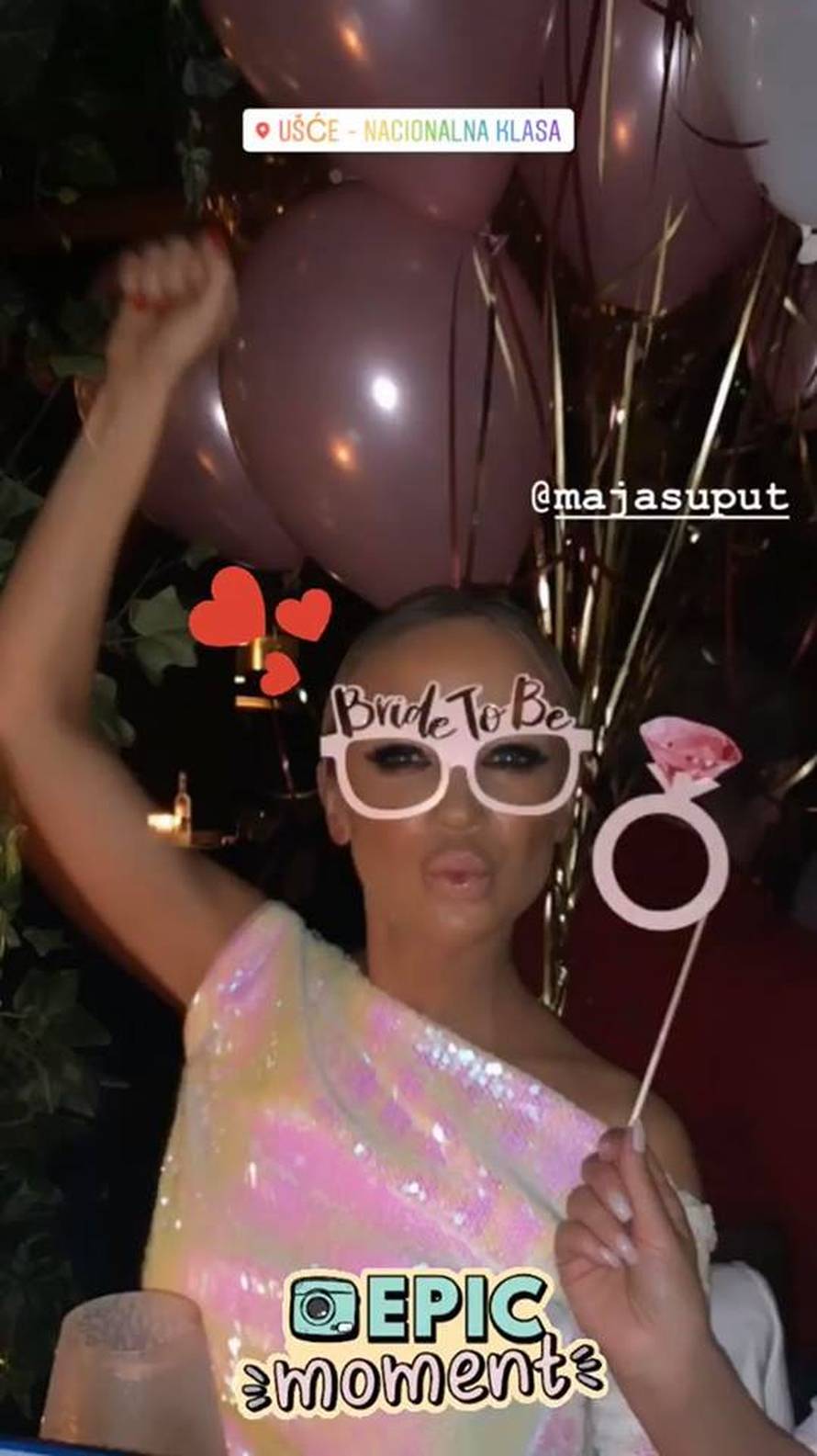 Šuput izletjele grudi: Grubnić ju vrti, a zaručnik šalje cvijeće