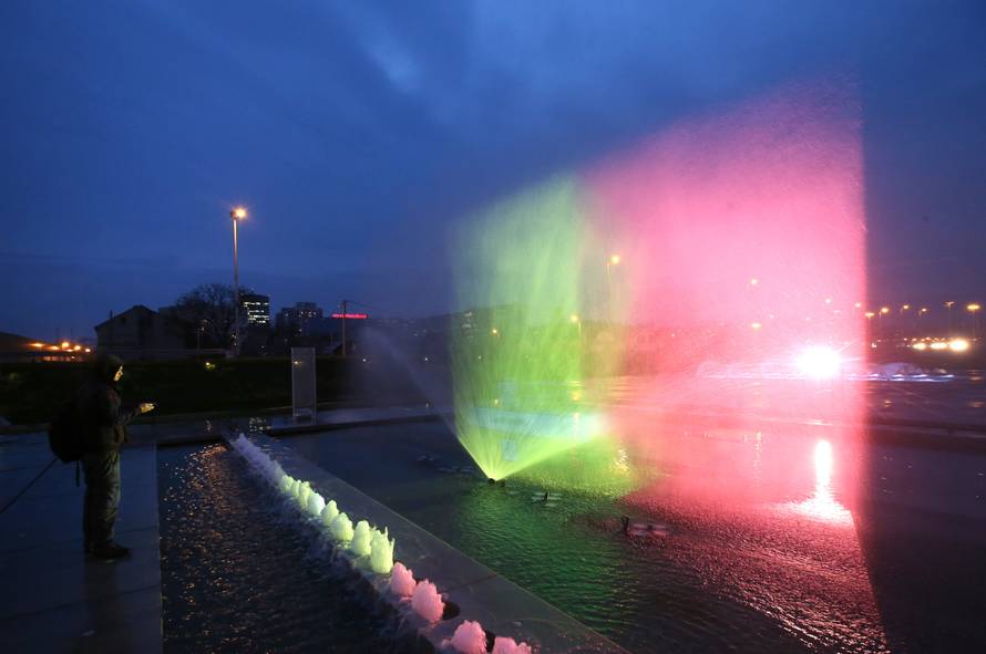 Zagrebačke fontane zasvijetlile su u bojama belgijske zastave