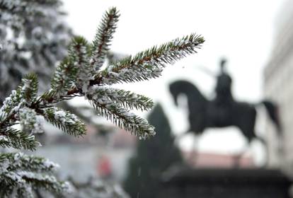 Počelo je ukrašavanje za Advent - stigao snijeg i zanimljivi likovi