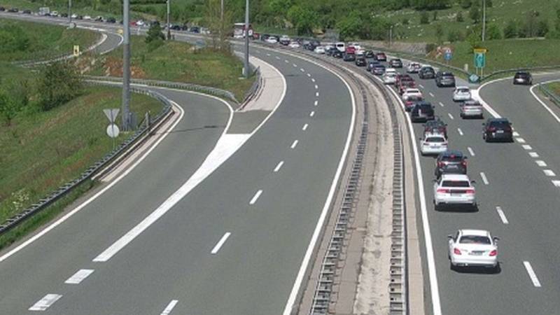 Na A1 kolona 10 km! Prekinut promet zbog nesreće na A6