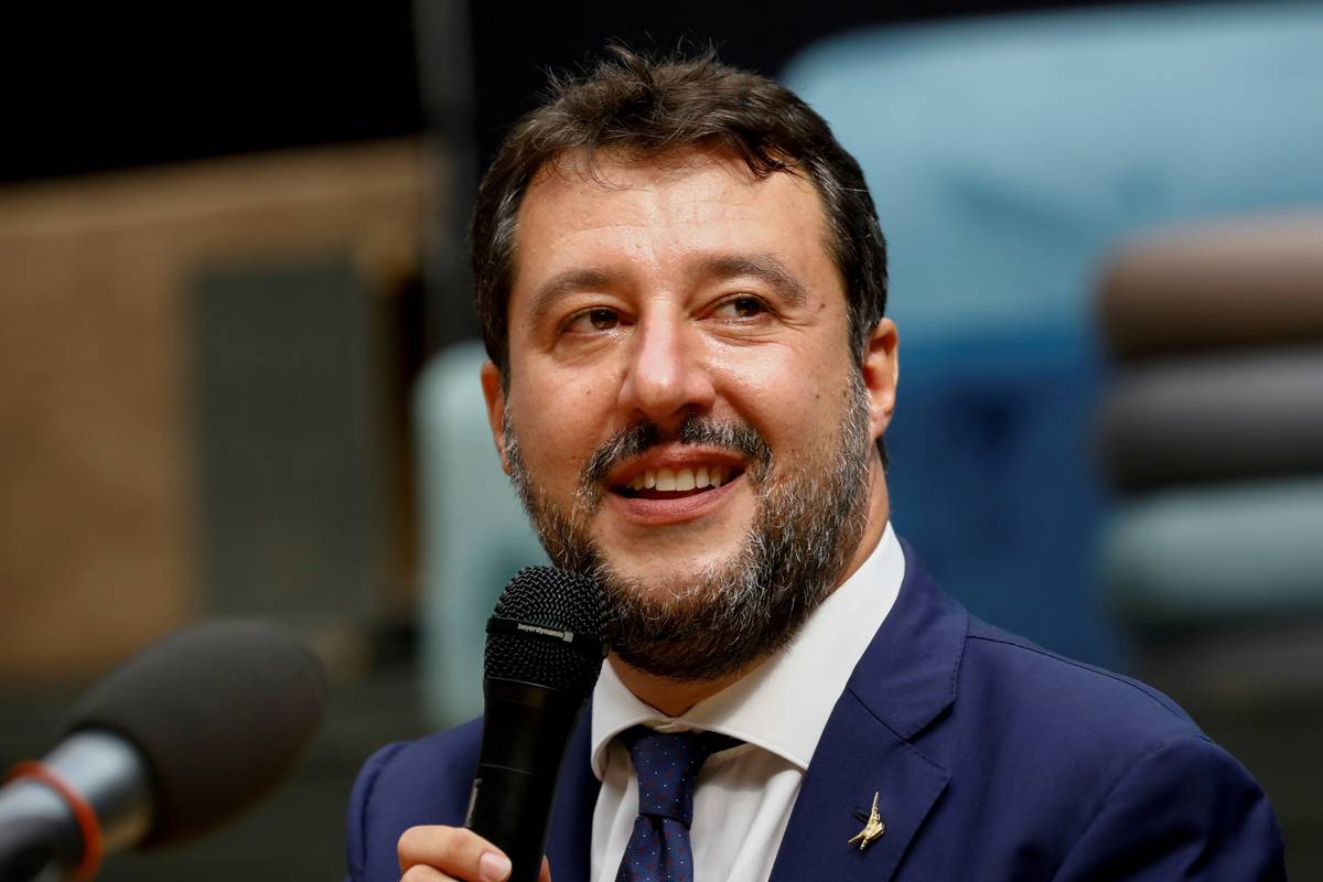 Salviniju će se suditi za otmicu, ostavio je migrante na moru