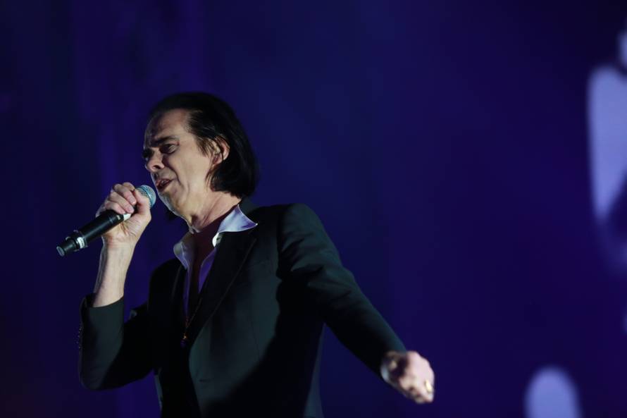 Cave oduševio publiku dubokim glasom i 'mračnim' pjesmama