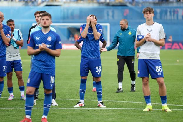 Zagreb: Igrači GNK Dinamo u suzama se oprostili od navijača