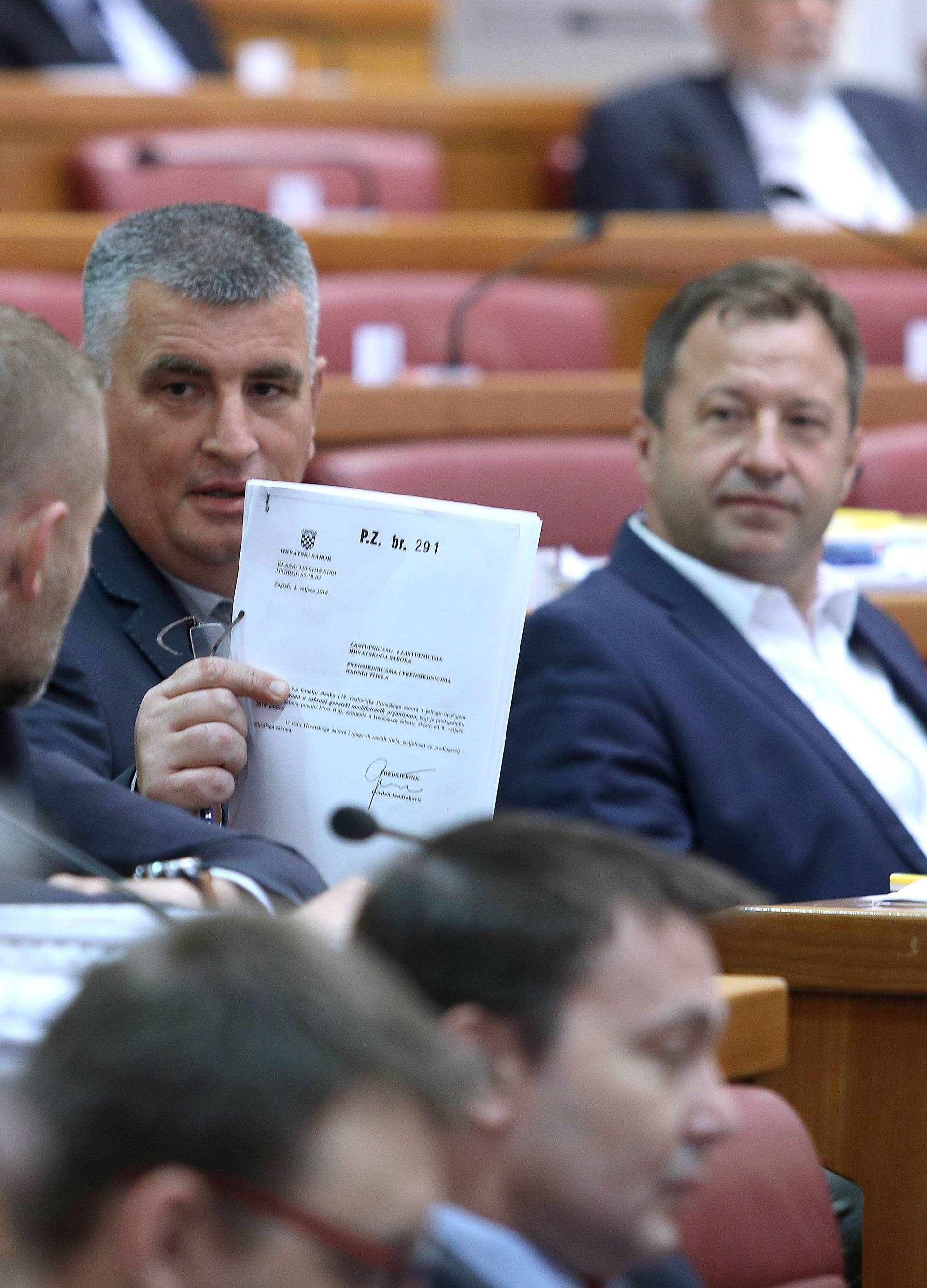 'Neka ministar Ćorić dođe u Sabor 'braniti' zakon o LNG-u'