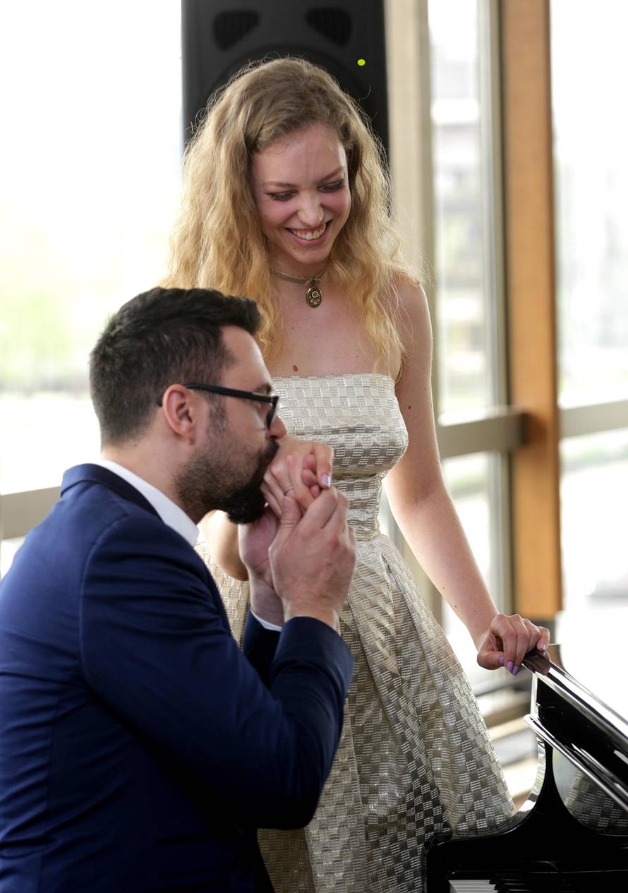 Rozgin menadžer demantirao šuškanja: 'Jelena neće pjevati na vjenčanju, neće ni biti tamo'