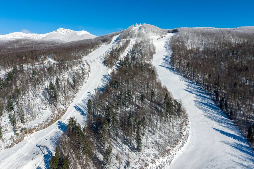 Pogled iz zraka na skijalište Platak pod snijegom