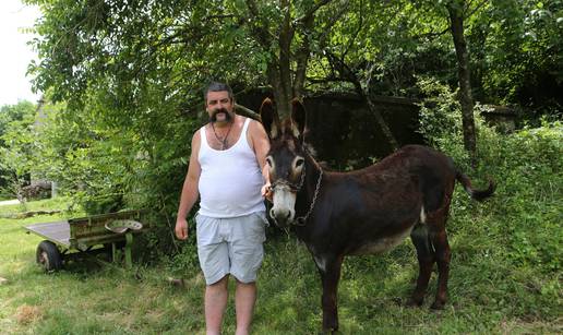 Goran Žigo u spotu: Kad čuvaš ovce, lako je glumiti zavodnika