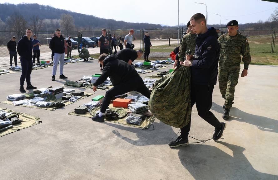 Ministar Anušić i general Kundid na prvom danu TVO-a na Slunju