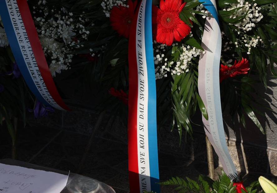 Šibenik: Položeni vijenci i zapaljene svije?e povodom obljetnice Oluje