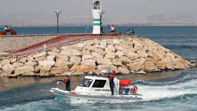 Petero migranata utopilo se u Egejskom moru, spasili njih 11