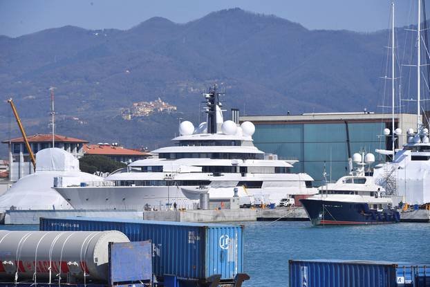 Superyacht allegedly linked to Putin docked in Italy