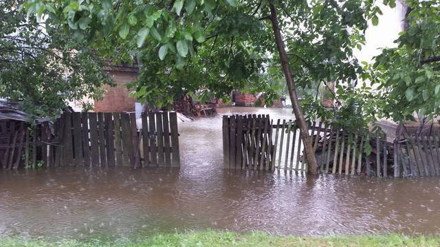 Štete od poplava kod Požege 21,9 mil. kuna, stradali usjevi