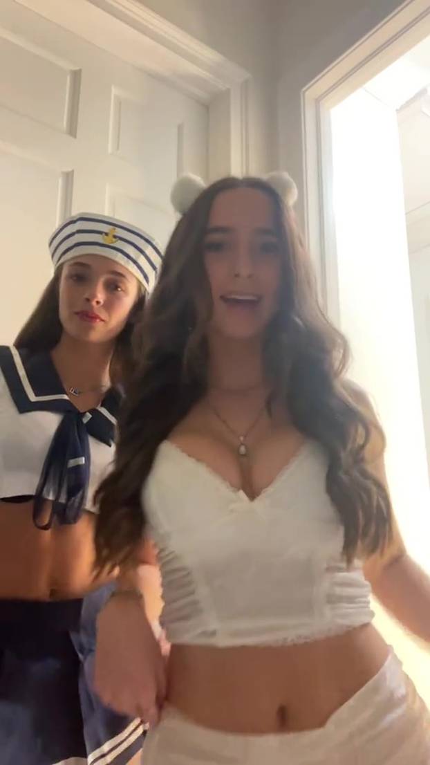 Gledateljica se borila s bujnim poprsjem na utakmici. Otkrili su tko je: 'Sad i ja navijam za njih'