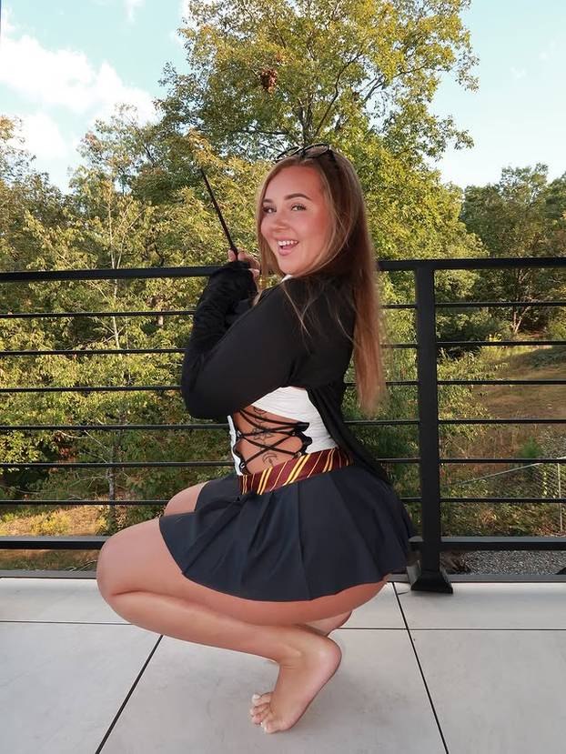 FOTO Poze koje izluđuju fanove: Svojom fleksibilnošću mjesečno zarađuje i do 130.000 eura