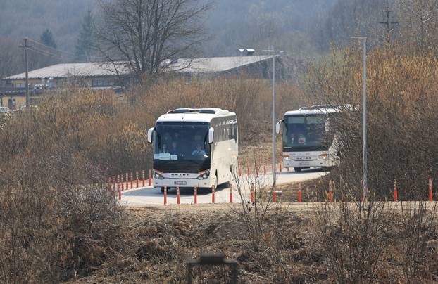 Ministar Anušić i general Kundid na prvom danu TVO-a na Slunju