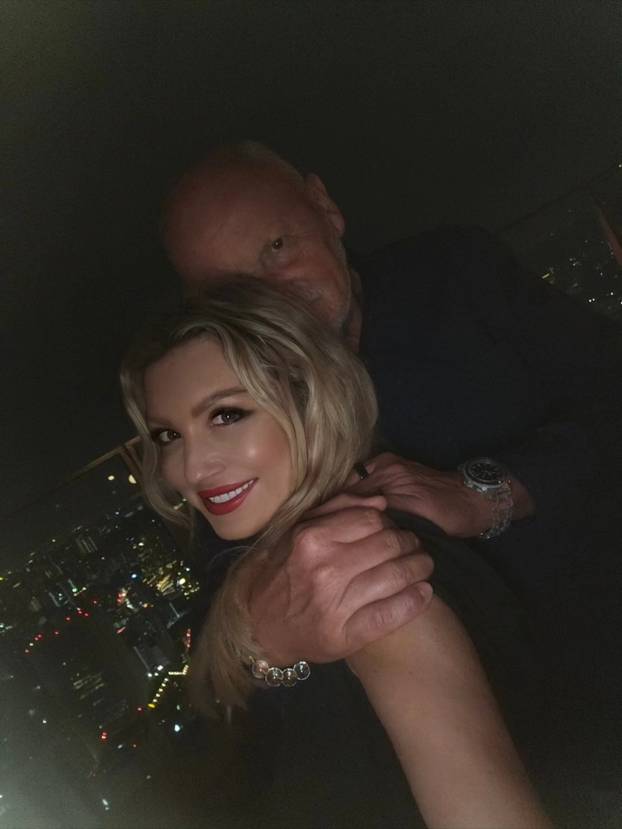 FOTO Elegancija u prvom planu: Pogledajte izdanja 30 godina mlađe supruge Zlatka Mateše