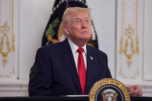 U&Zcaron;IVO Trump &cacute;e poslati vojsku da 'nabavi' Grenland?! Bijela ku&cacute;a:  Raspravlja se i o tome...