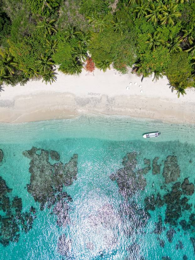 FOTO Nije mogla naći dovoljno dobar bikini za svoje savršeno tijelo pa ih sada dizajnira sama