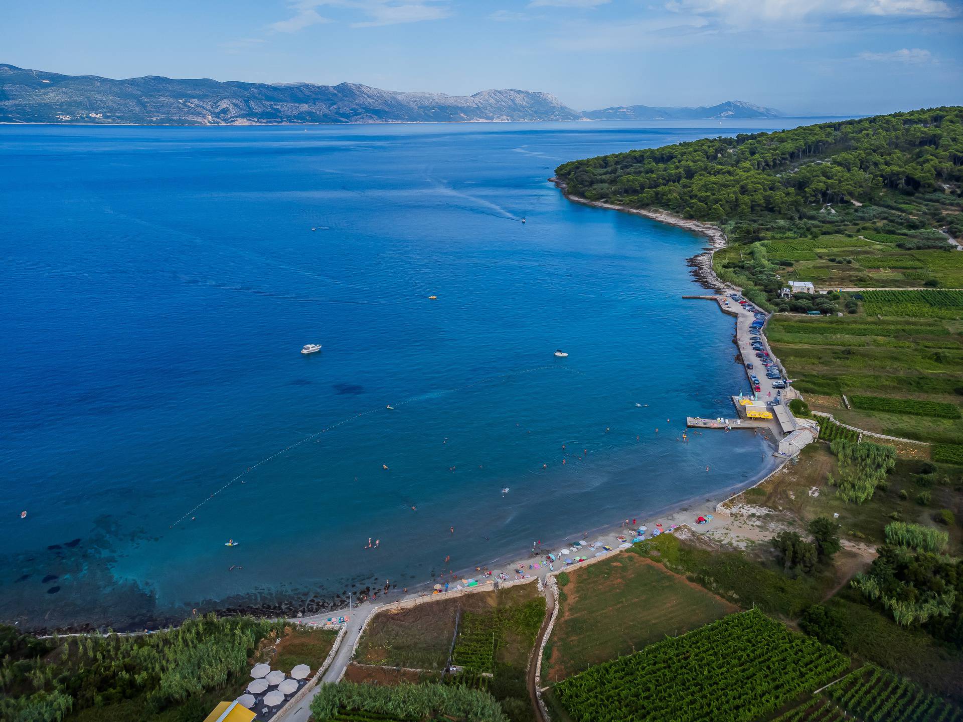 Na plaži Bilin Žal kod Lumbarde svatko može pronaći svoj komadić raja