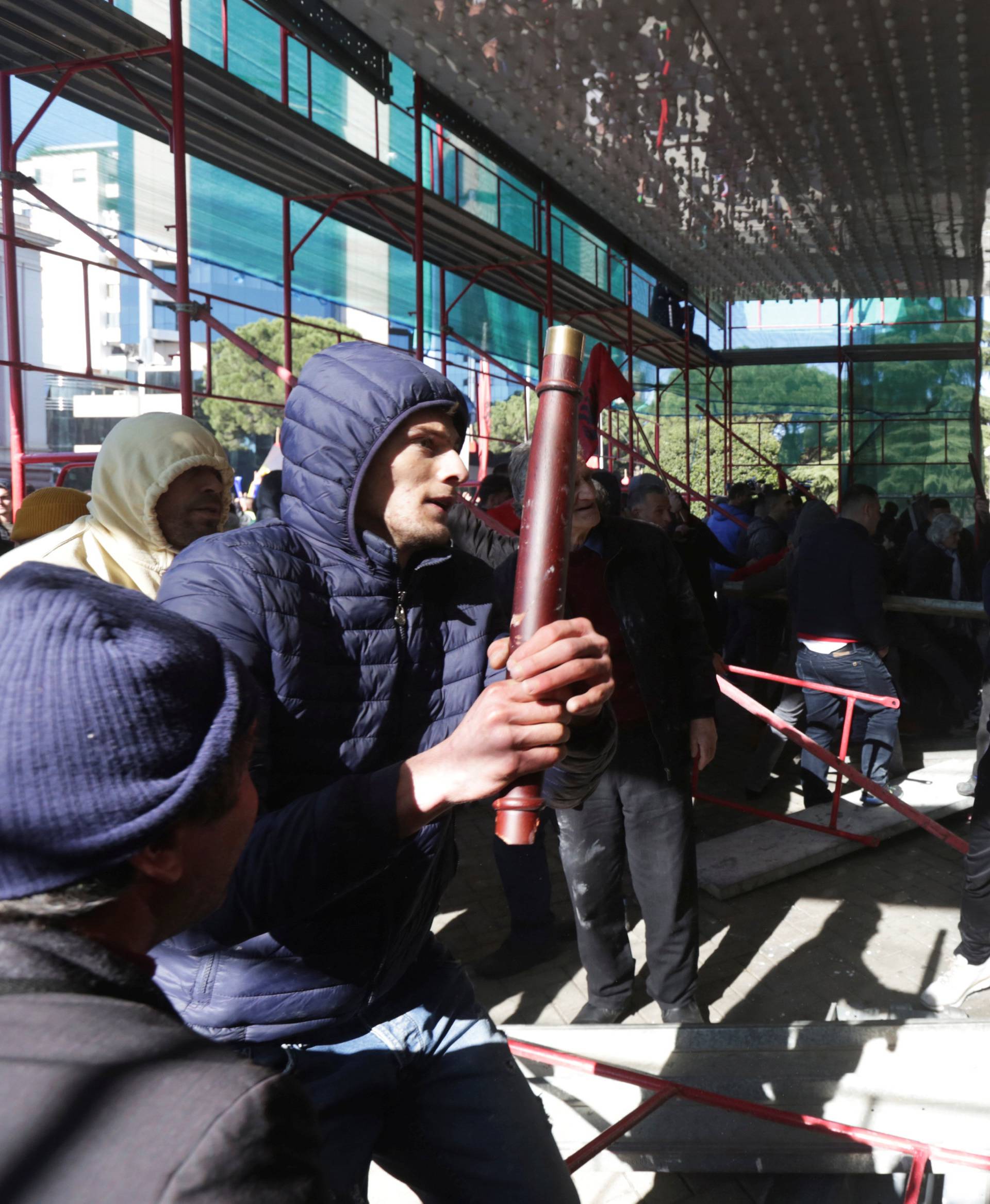 Albanian protesters try to break into government building