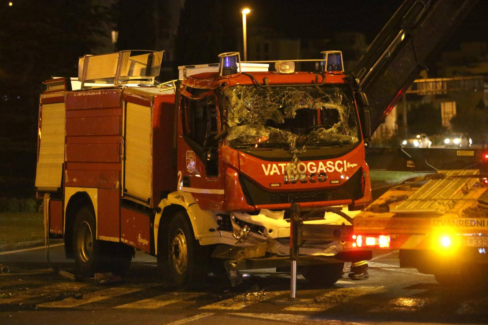 Split: Vatrogasno vozilo sudarilo se s kombijem, troje ljudi ozlijeÄeno