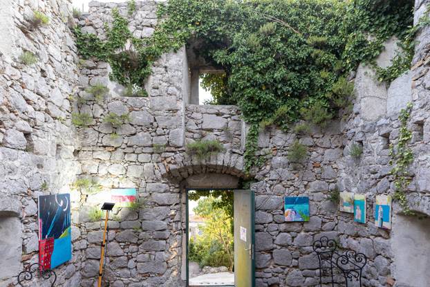 FOTO Karlobag zasjao u znaku mode i glazbe: Duchess revija i koncert Nine Badrić na Fortici