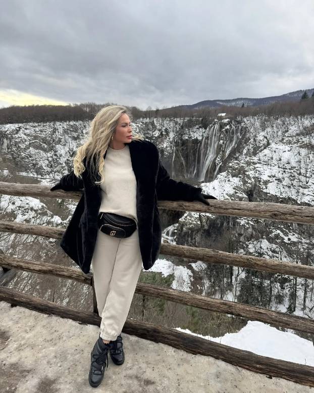 FOTO Tange i bikinije zamijenile su skijama! Koje inačice slavnih žena su bolje - ljetne ili zimske?