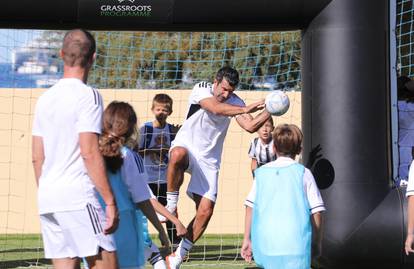 FOTO Boban, Šuker, Figo i Keane zaigrali su s malim Hvaranima