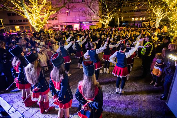 Sinj: Miro Bulj sa sugrađanima dočekao pobjednicu Supertalenta  Hanu Ivković