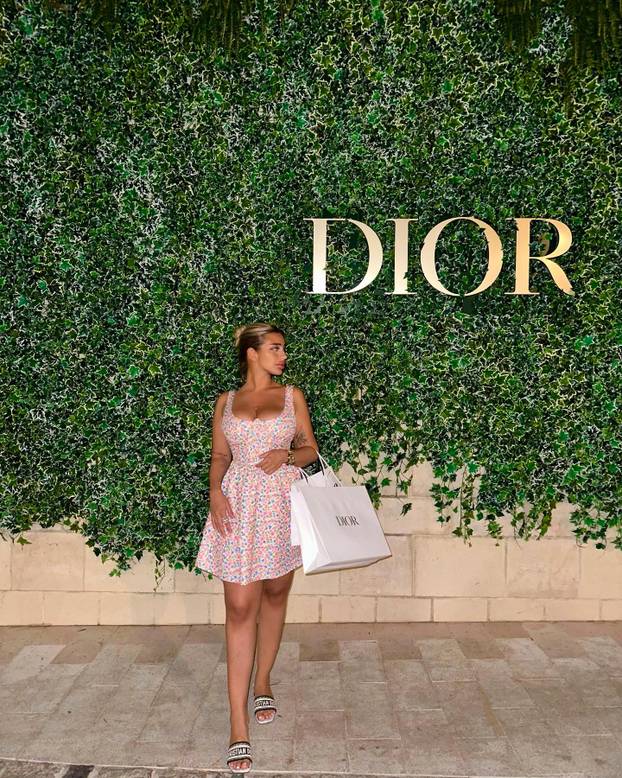 FOTO Zbog supruga je prešla na islam, a optužili su ju da zbog njene 'magije' on ne igra za BiH