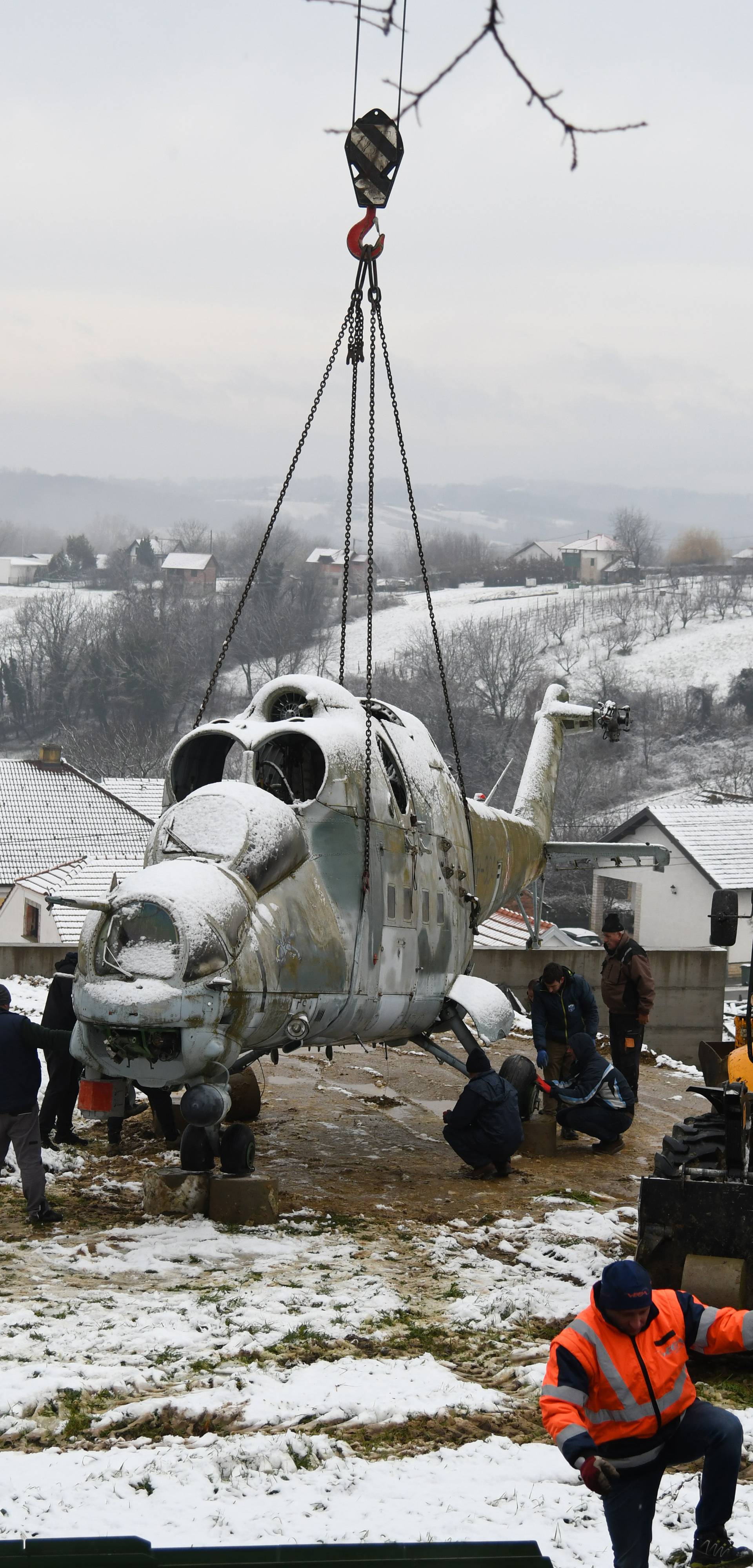 Bjelovar: Zrakoplov MiG 21 BIS i helikopter Mil Mi-24 dopremljeni u Kapelu gdje će biti turistička atrakcija