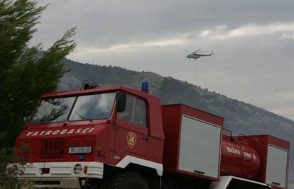 Rijeka: Vatrogasci satima gasili požar na krovu kuće