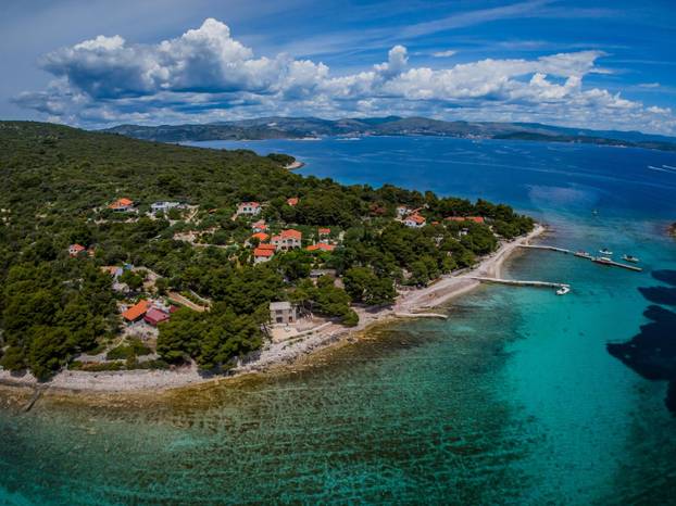 Fotografije iz zraka uvale Krknjaši na Drveniku Velom