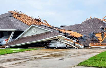 U tornadima na jugu SAD-a je umrlo 32 ljudi, kuće uništene...