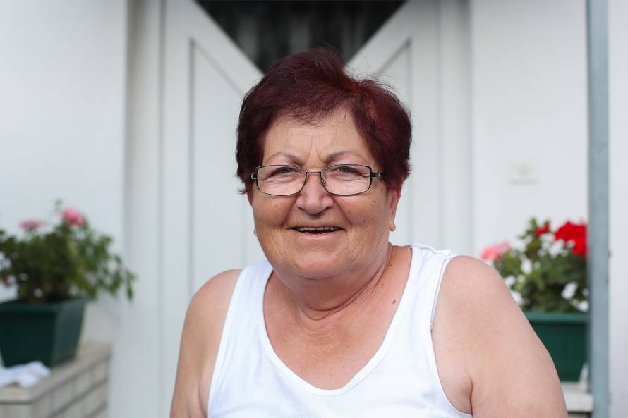 Pa je li to moguće? Bespravno je odsjekao cestu, susjedima voda ulazi pod kuće. I nikome ništa...