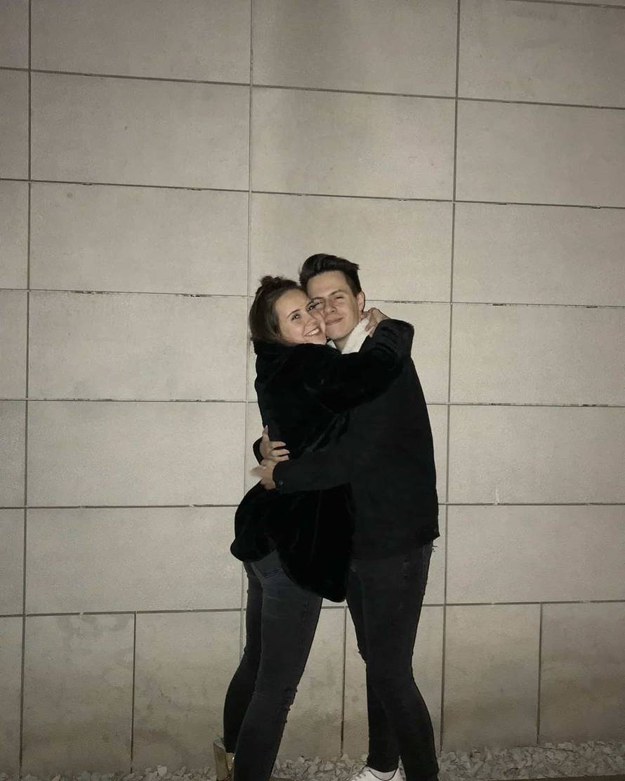 Roko proslavio s društvom pa po prvi put pokazao djevojku