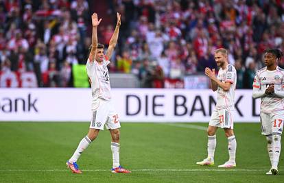 VIDEO Pogledajte kako je prepuna Allianz Arena ispratila Thomasa Müllera  ovacijama