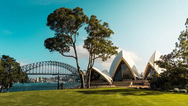 Australija uvela zabranu nacističkog pozdrava i simbola terorističkih skupina