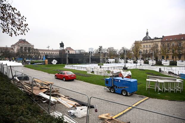 Zagreb: Priprema se ledeni park na Zrinjevcu i postavljaju se adventske kućice