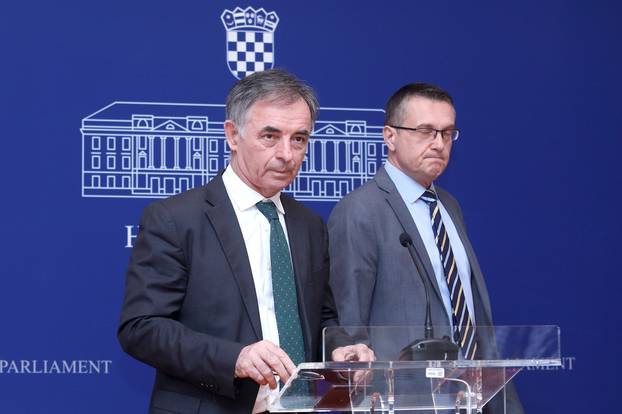 Zagreb: Milorad Pupovac i Goran Beus Richembergh održali konferenciju za medije u Saboru
