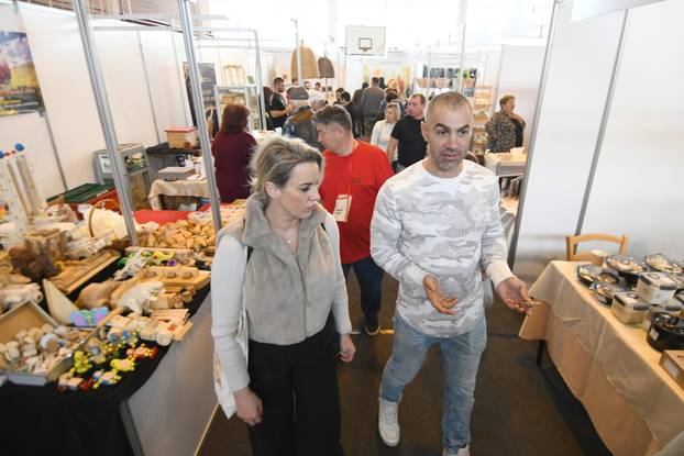 Grubišno Polje: Otvoren dvodnevni 19. Gospodarski sajam sira, meda i vrganja