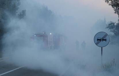 Izgorjelo 400 cisterni, najmanje 17 ljudi ozljeđeno u buktinji