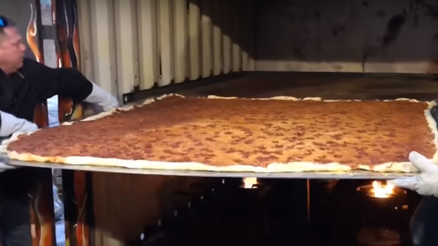 Stigla dostava! Ispekli pizzu od 182 cm i oborili svjetski rekord