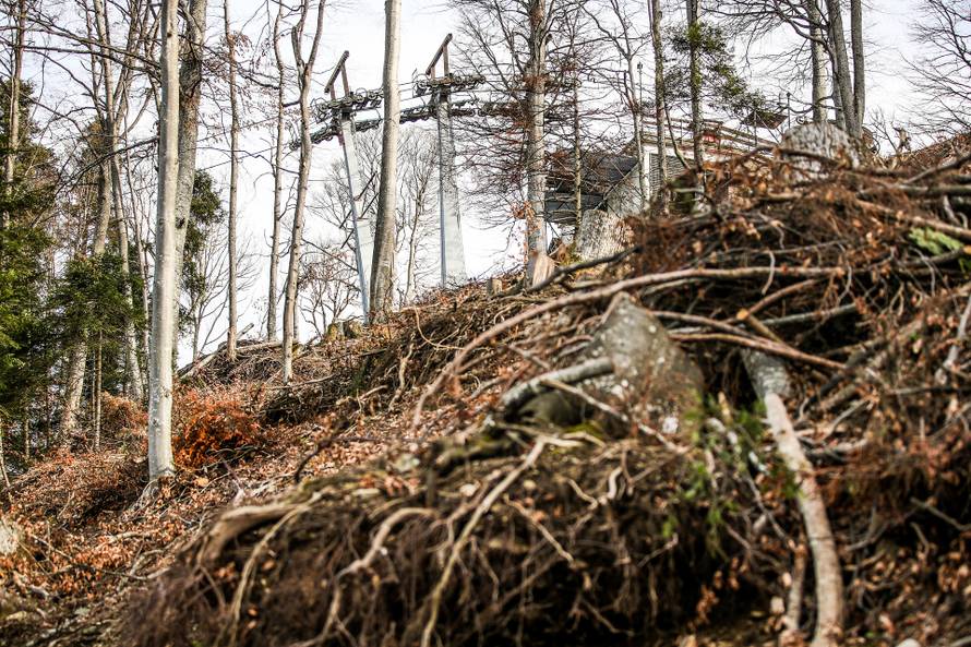 Ovo je Sljeme godinu dana od zadnje Snježne kraljice: Skijanja nema, a žičara stoji pokidana...