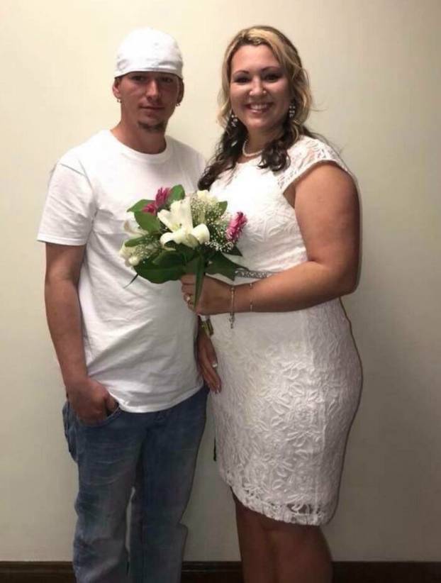 FOTO 30 svadbi iz noćne more! Torte koje su se raspale, crocsice sa šljokicama i wc papiri...