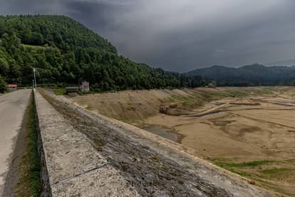 Zbog remonta i održavanja hidroenergetskog sustava Vinodol ispražnjeno je Lokvarsko jezero